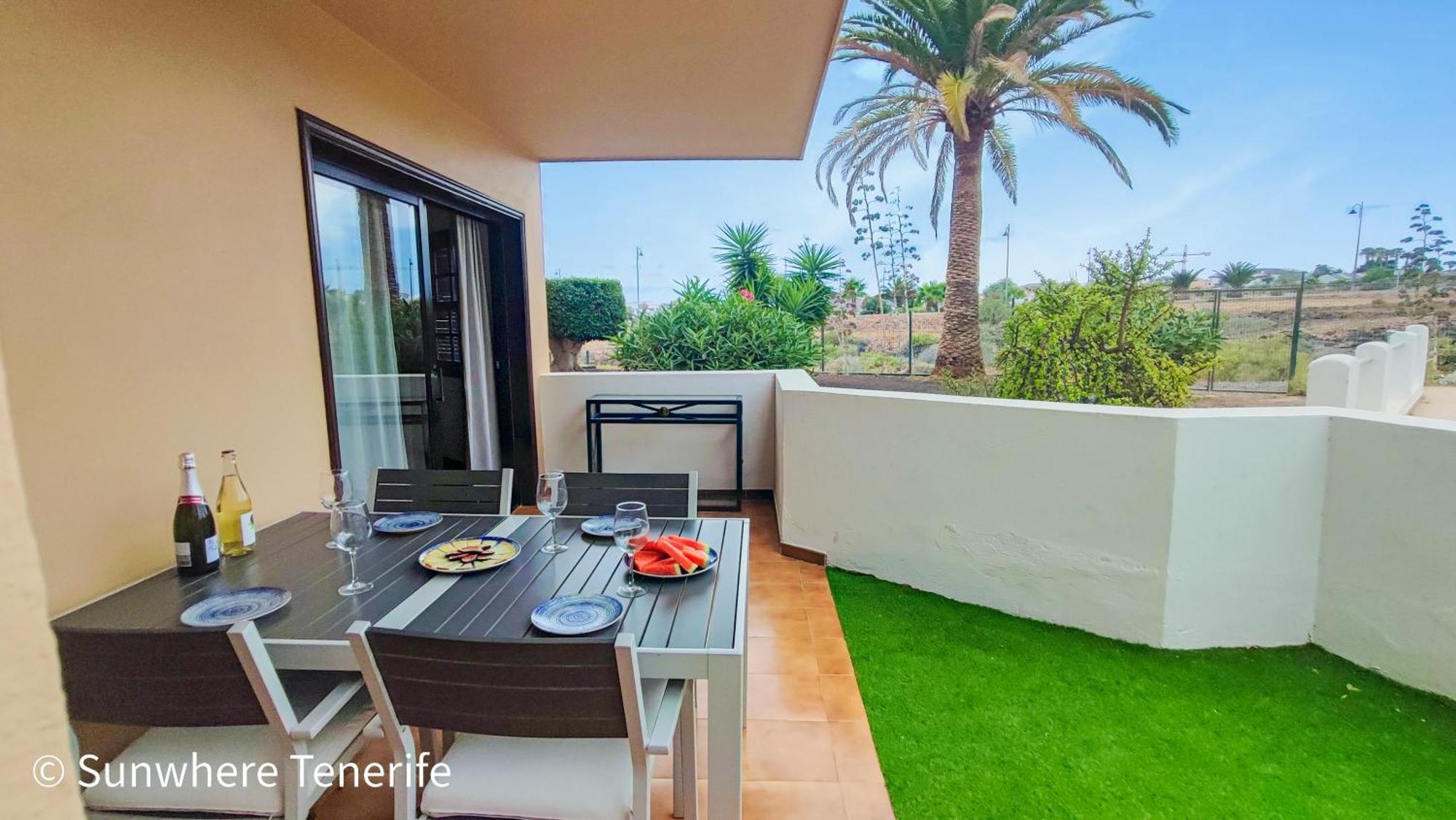 Spacious With Private Garden In Tenerife South Apartment