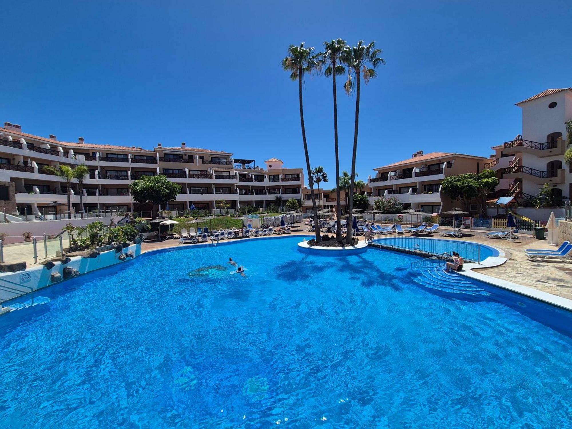 Apartment Spacious With Private Garden In Tenerife South